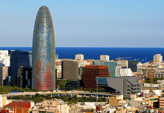 Башня Агбар и вид на Барселону